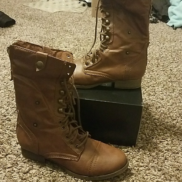 Boots - Picture 3 of 3